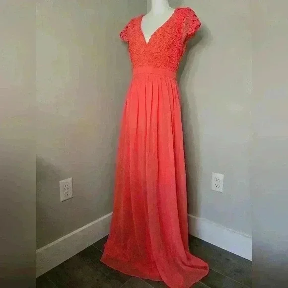 NWT Maniju Coral Floral Lace Top Gown - coffeafoods.com